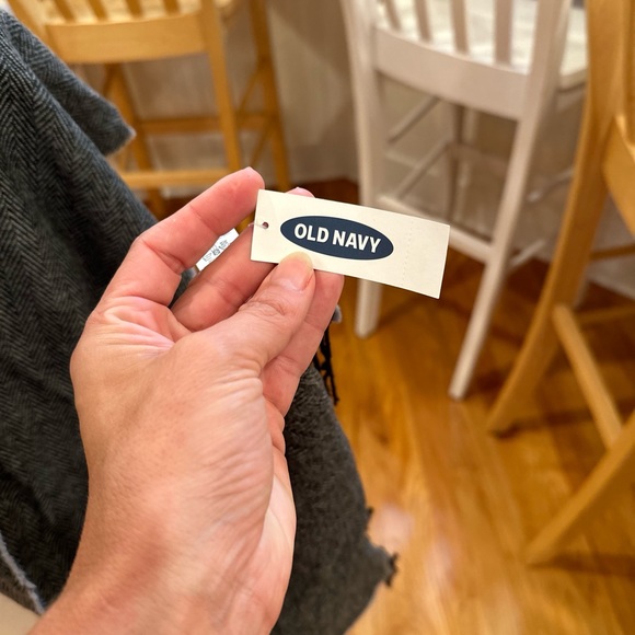 💜 5 for $25 or 3 for $18 Old Navy gray and black herringbone knit scarf … - Picture 6 of 7